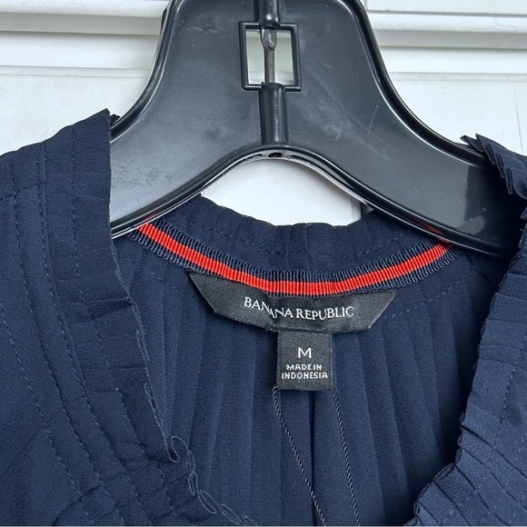 New! Banana Republic Navy Pleated Neck Blouse Sleeveless Career Medium - Picture 5 of 11